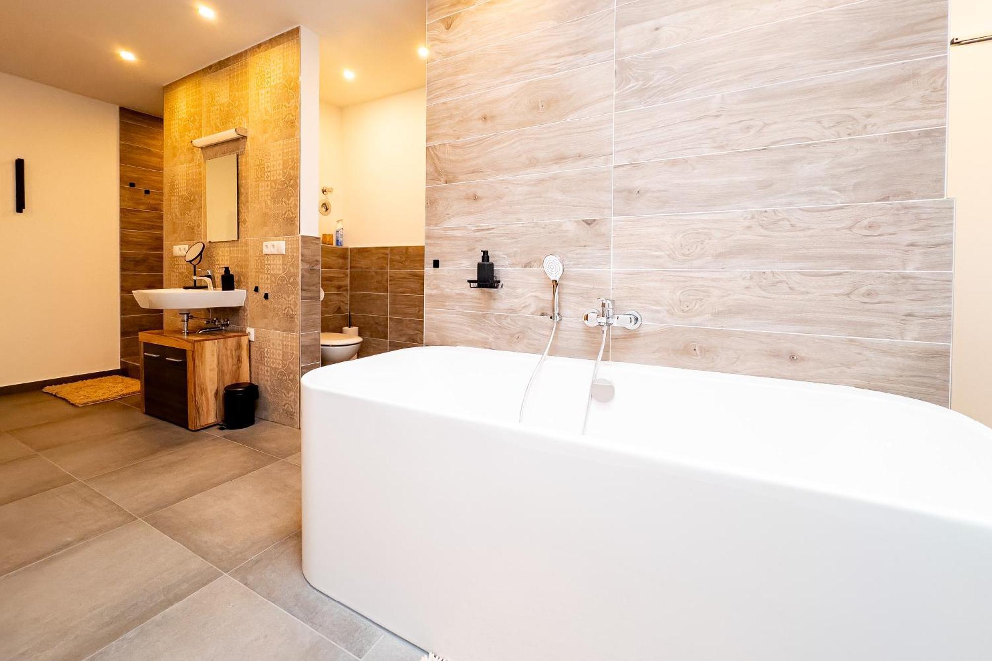 Ferienwohnung Fuer 6: Zentrum, Wifi, Tv, Kueche, Neu 바트노이에나르아르바일러 외부 사진